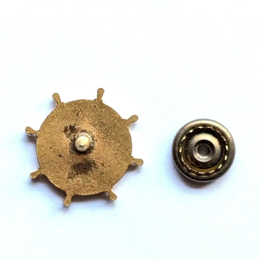 VTG Evinrude Boating Foundation 1000 Hour Club Ship Wheel Gold Tone Lapel Pin